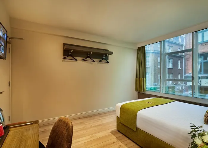 圣殿酒吧酒店